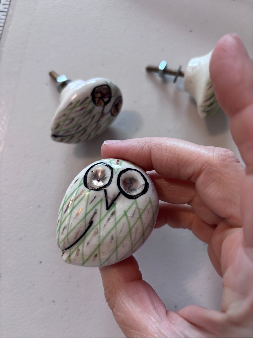 Anthropologie Calico Owl Knob Drawer Pulls Set of 8 Ceramic Hand Painted Gold - Picture 6 of 11